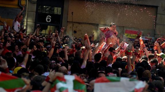 ¿Ha entrado el 'top less' en los ritos de Sanfermines?