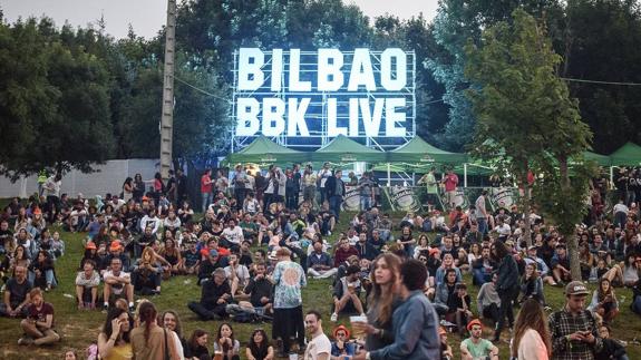 Sol y ambiente festivo en la última escalada al Bilbao BBK Live