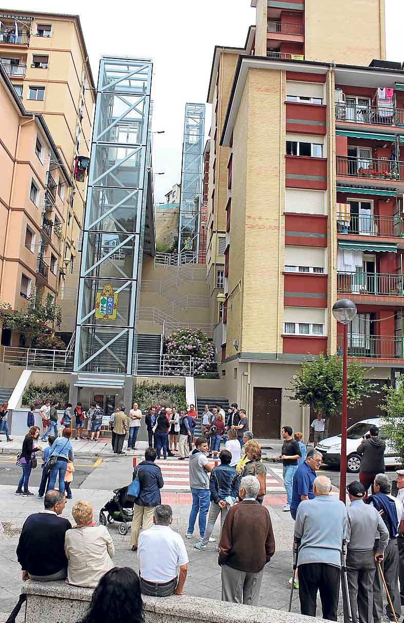 Los nuevos ascensores de San Pelayo a Ongarai se pusieron en marcha ayer