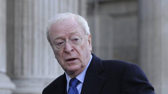 Michael Caine se cambia el nombre