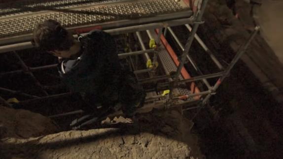 Dos jóvenes graban cómo se cuelan de noche en el Coliseo de Roma