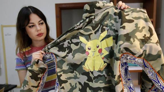 Una marca sevillana lanza una línea de ropa para cazadores de pokémons