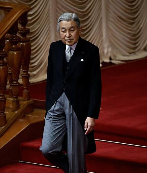 El emperador de Japón admite su deseo de ser relegado del cargo por problemas de salud