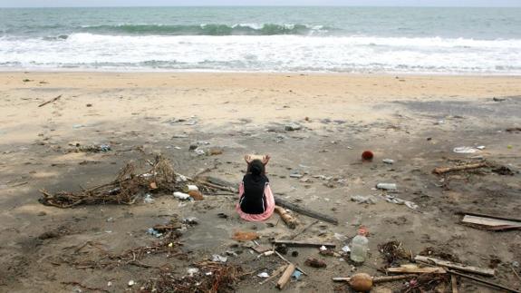 Un padre recupera a su hija perdida tras el tsunami de 2004