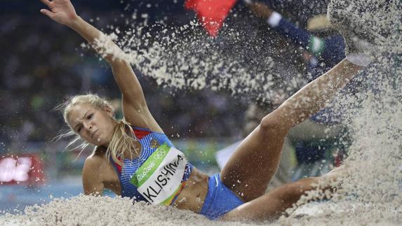 Klishina se clasifica para la final de salto de longitud