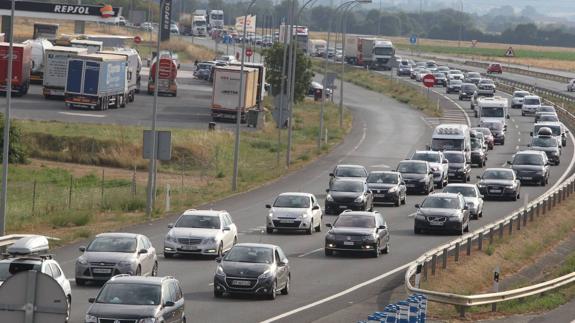 Cortan hasta el domingo el acceso a la N-1 por la calle Portal de Foronda