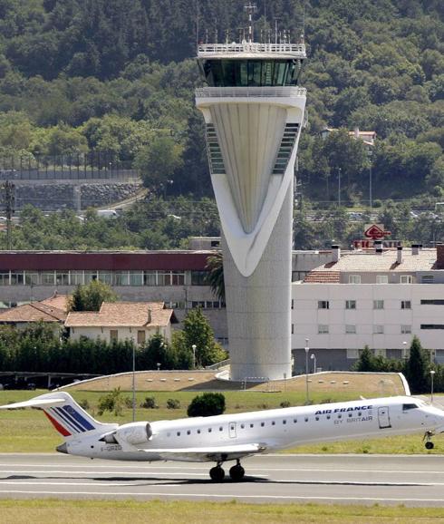 Cancelan los vuelos a Manchester y Dublín desde Loiu por la huelga de controladores galos