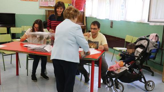 Un biberón entre papeleta y papeleta