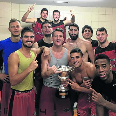 El Sáenz Horeca revalida por segundo año el título de la Euskal Kopa