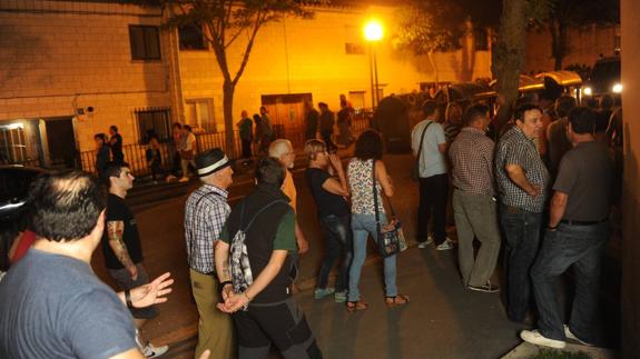 Abetxuko muestra su hartazgo y se manifiesta de nuevo ante las casas ocupadas