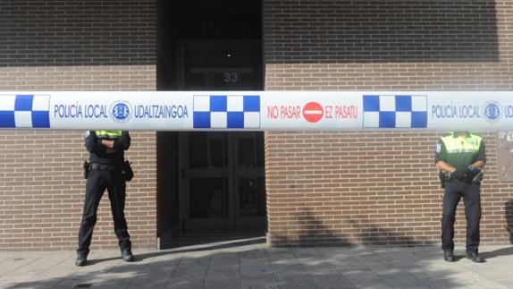 Desahucian a una madre con dos niños de su piso de alquiler en Zabalgana