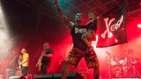 Punk, rock y música caboverdiana, la oferta musical del puente en Vitoria