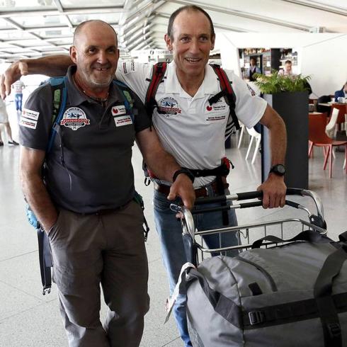 Alberto Zerain dedica su 'ochomil' a Juanito Oiarzabal