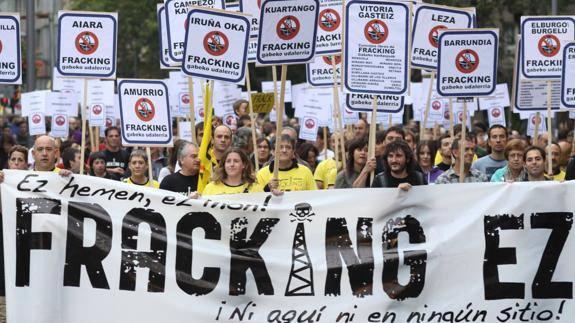 El Constitucional levanta la suspensión de la ley vasca 'antifracking'