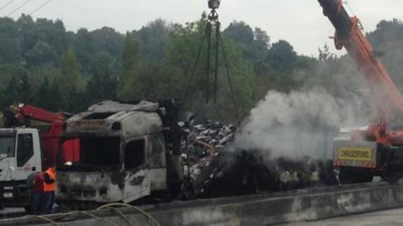 El chófer de un camión incendiado en la AP-8 en Gipuzkoa quintuplicaba la tasa de alcohol