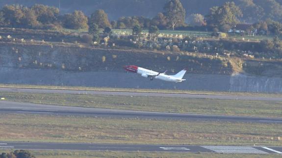 Ninguno de los 22 vuelos desviados en Loiu por la niebla aterrizó en Foronda