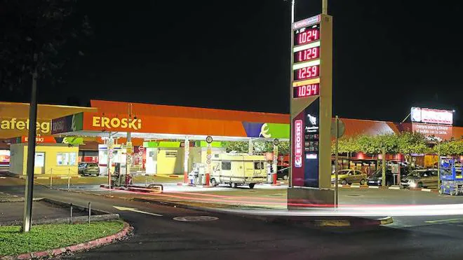 La guerra entre gasolineras vizcaínas ofrece hasta 8,6 euros menos por depósito