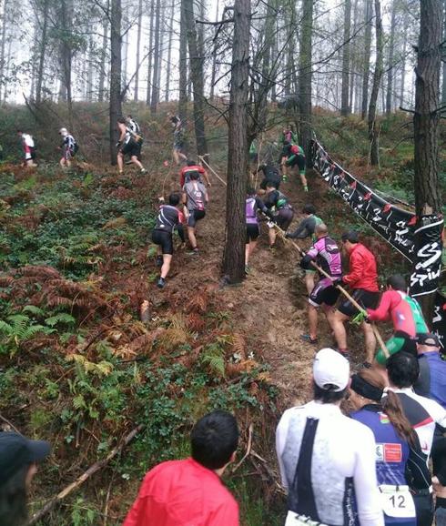140 personas desafían al agua y al barro en el duatlón de Usansolo