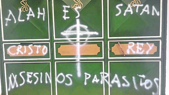 Aparecen pintadas contra la religión islámica en la mezquita de Tenerías