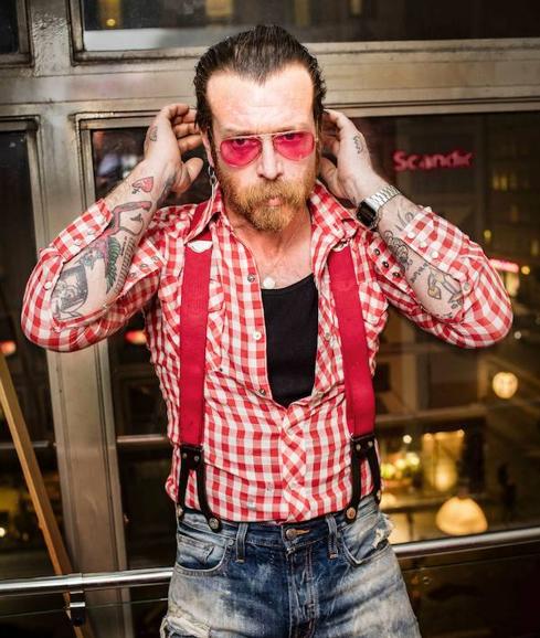 El cantante de Eagles of Death Metal niega que se le vetara su entrada a Bataclan