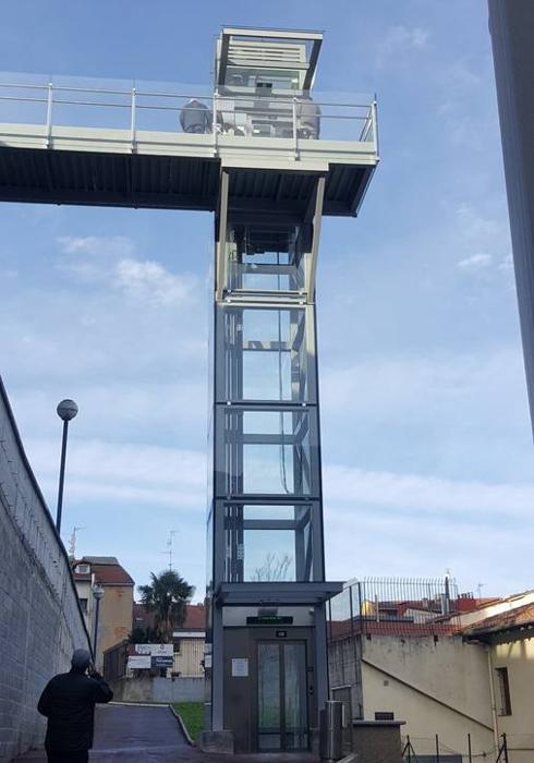 El nuevo ascensor de Atxuri, en marcha