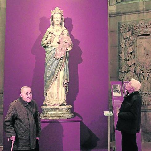 La Virgen Blanca, con sus devotos