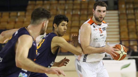 El Sáenz Horeca reacciona tarde ante el Oviedo