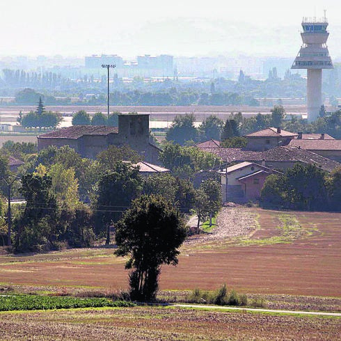 La Confederación del Ebro pide paralizar el dique del aeropuerto