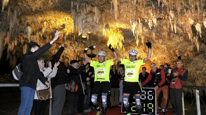 Conde y Salvador completan el maratón en la cueva de Pozalagua