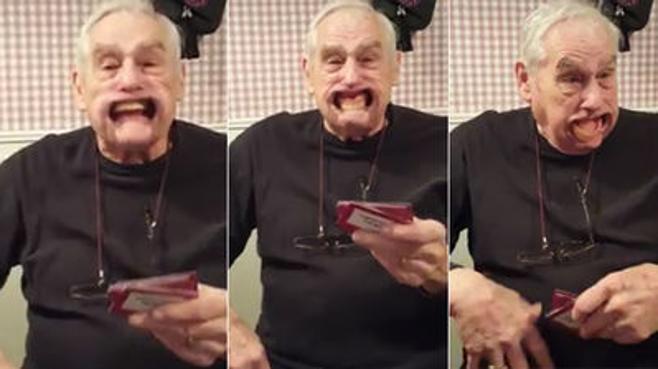 El 'vuelo' de su dentadura postiza le hace famoso a sus 88 años