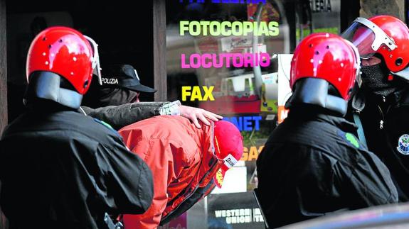 El yihadista de Bilbao condenado cobra 875 euros entre RGI y ayudas al alquiler