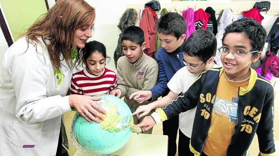 Expertos piden una única oficina que gestione las matrículas para acabar con los ‘colegios gueto’