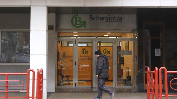 El empleo repunta y la comarca cierra el 2016 con 1.000 parados menos