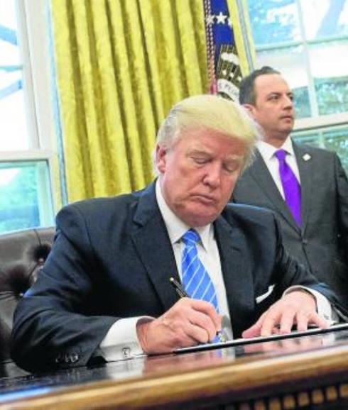 Cambio de cortinas en la Casa Blanca