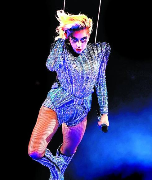 Lady Gaga vuelve a volar en la Super Bowl