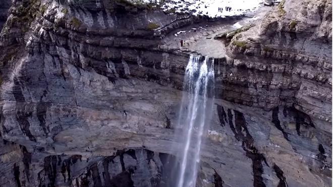 La majestuosidad del Salto del Nervión, a vista de dron