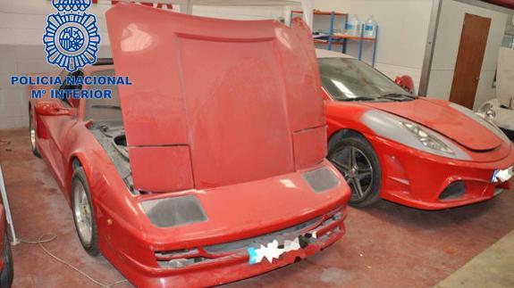 Tres detenidos por transformar coches de gama media en réplicas de Ferrari y Lamborghini
