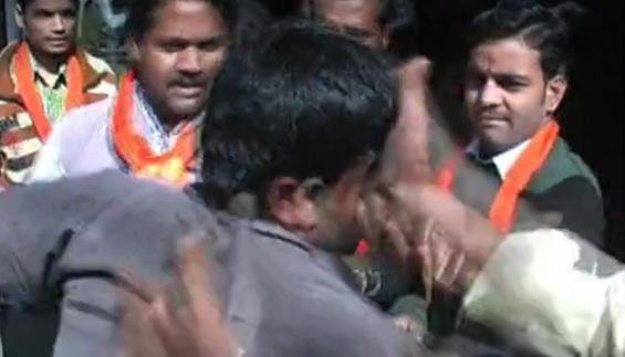 Celebrar San Valentín, una actividad de riesgo en India