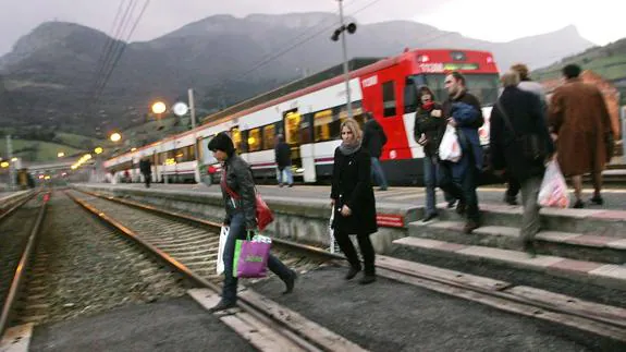 El Congreso pide al Gobierno mejorar la línea de tren Bilbao-Orduña