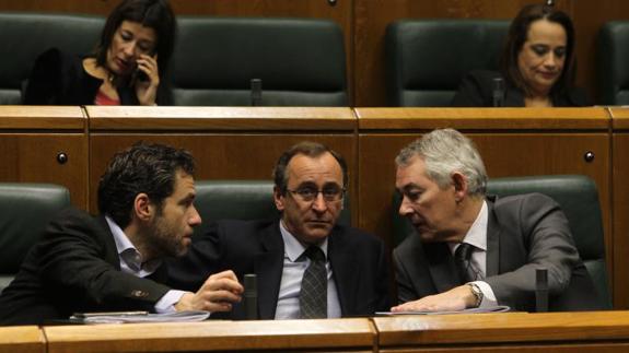 El Parlamento vasco impide que el PP salga del Instituto de la Memoria y le reclama que entre en la ponencia