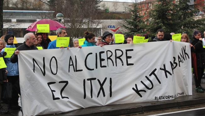 Arrankudiaga y Arakaldo censuran el cierre de oficinas bancarias