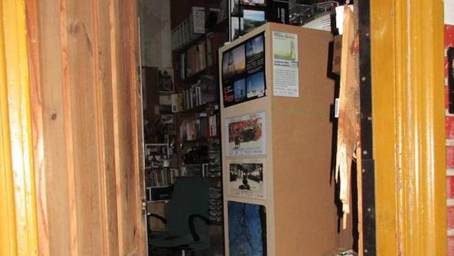 Dos desconocidos roban en el estanco de la plaza de Ugao