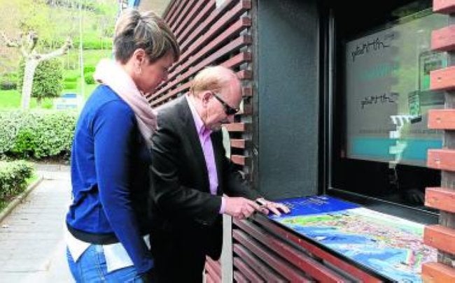 Getxo estrena un mapa turístico interactivo para invidentes pionero en Bizkaia