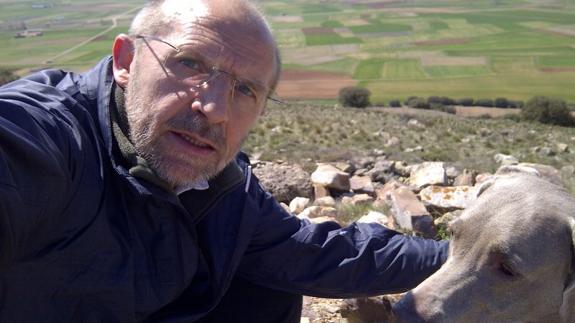 «Me parece indignante que una persona tenga que morir sola y en la clandestinidad»