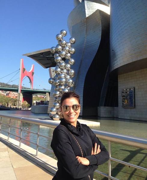 Eva Longoria visita el Guggenheim