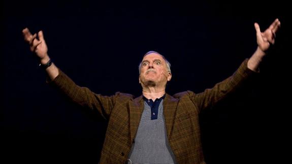 John Cleese regresa a la televisión