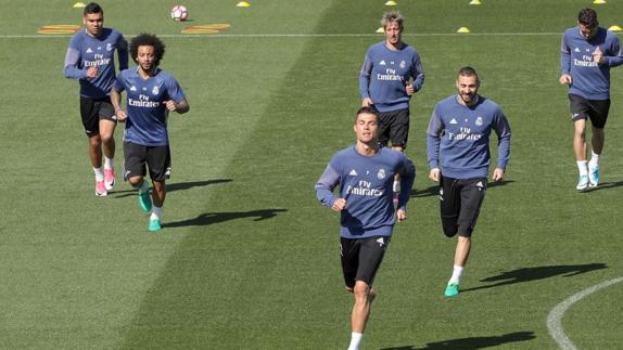 La Policía alemana pide a los jugadores del Real Madrid que se alejen de los cristales del autobús en Múnich