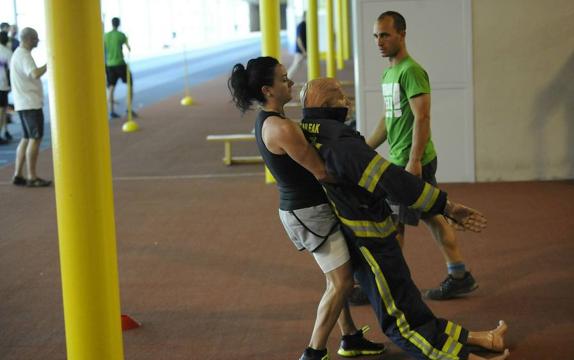 Más de 1.700 personas se han inscrito para la OPE de bomberos de Álava