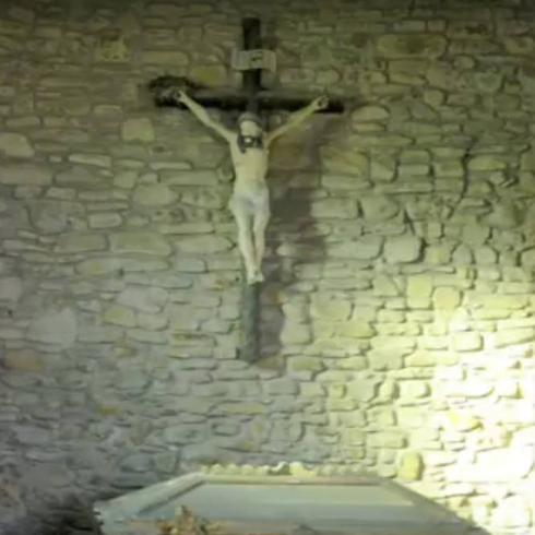 Roban un Cristo del siglo XVI de la capilla del cementerio de Artea