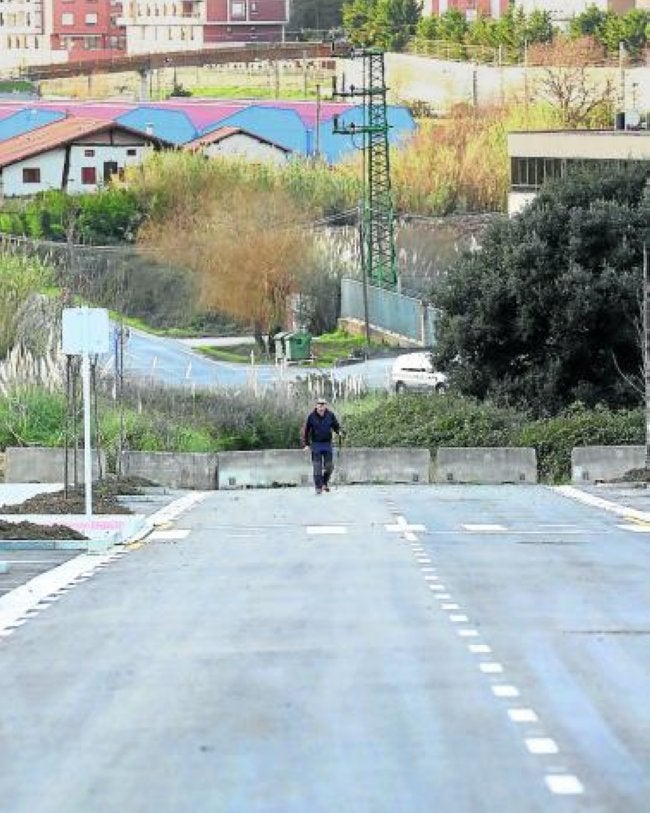 El vial de acceso al hospital de Urduliz por Olabide sigue sin fecha de finalización